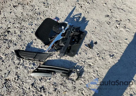 2019 Volvo Xc40 T5 Momentum z USA, uszkodzony, nr VIN YV4162UK3K2054861